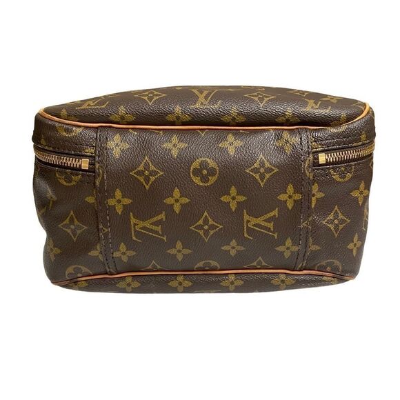 LOUIS VUITTON Monogram Excursion Handbag 👜 - Picture 14 of 15